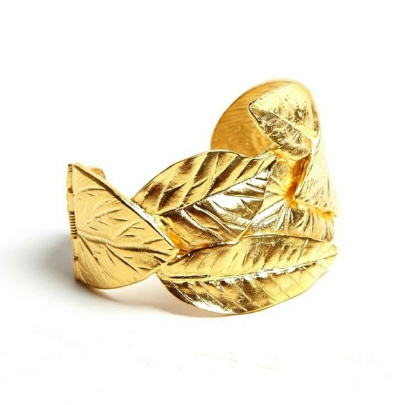 Kenneth Jay Lane Jewelry - 💥Kenneth Lane Gorgeous Gold Bracelet
